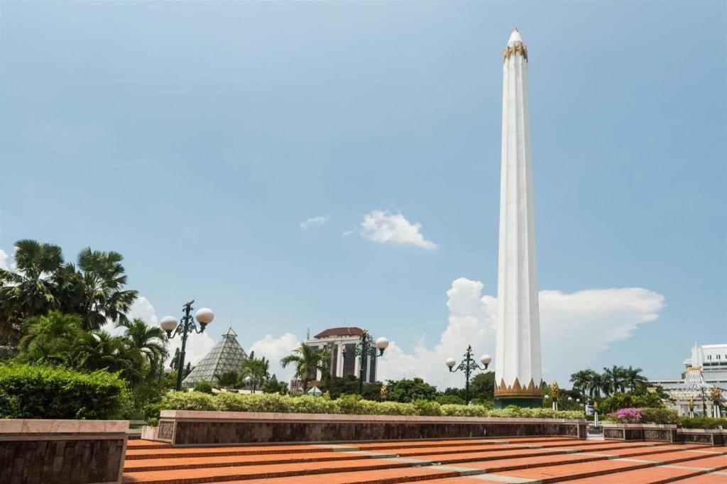 โรงแรมไลฟ์ ปุริ สุราบายา Gubeng ภายนอก รูปภาพ